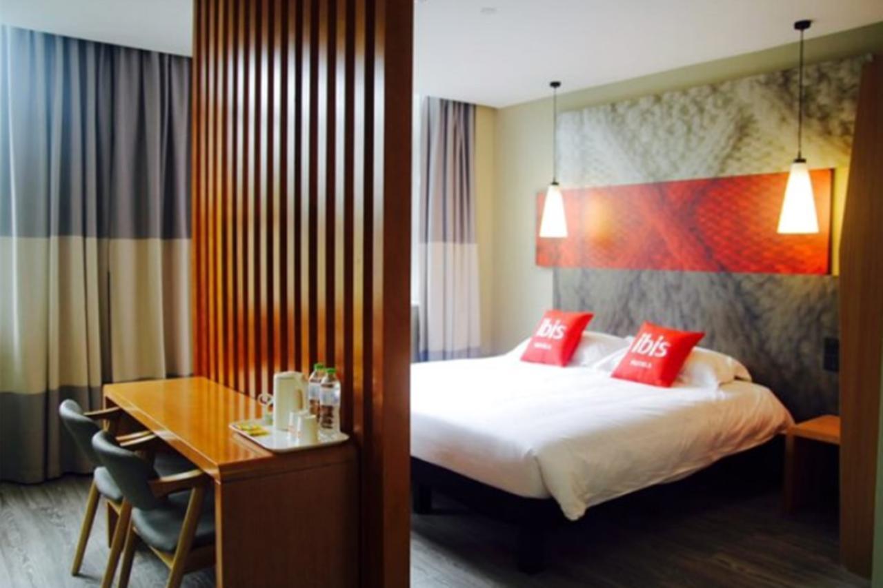 Ibis Chengdu Meizhou Center Екстер'єр фото