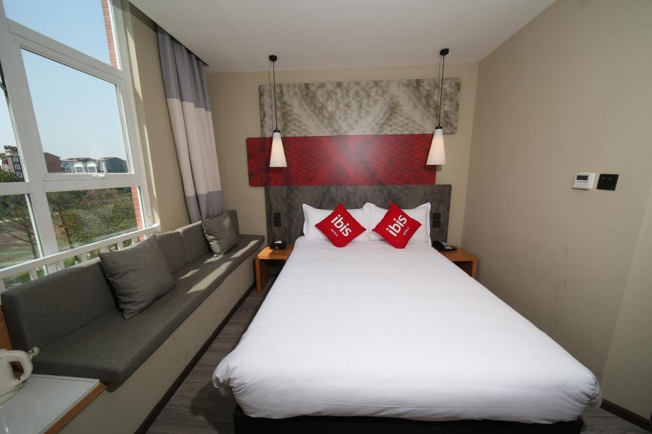 Ibis Chengdu Meizhou Center Екстер'єр фото