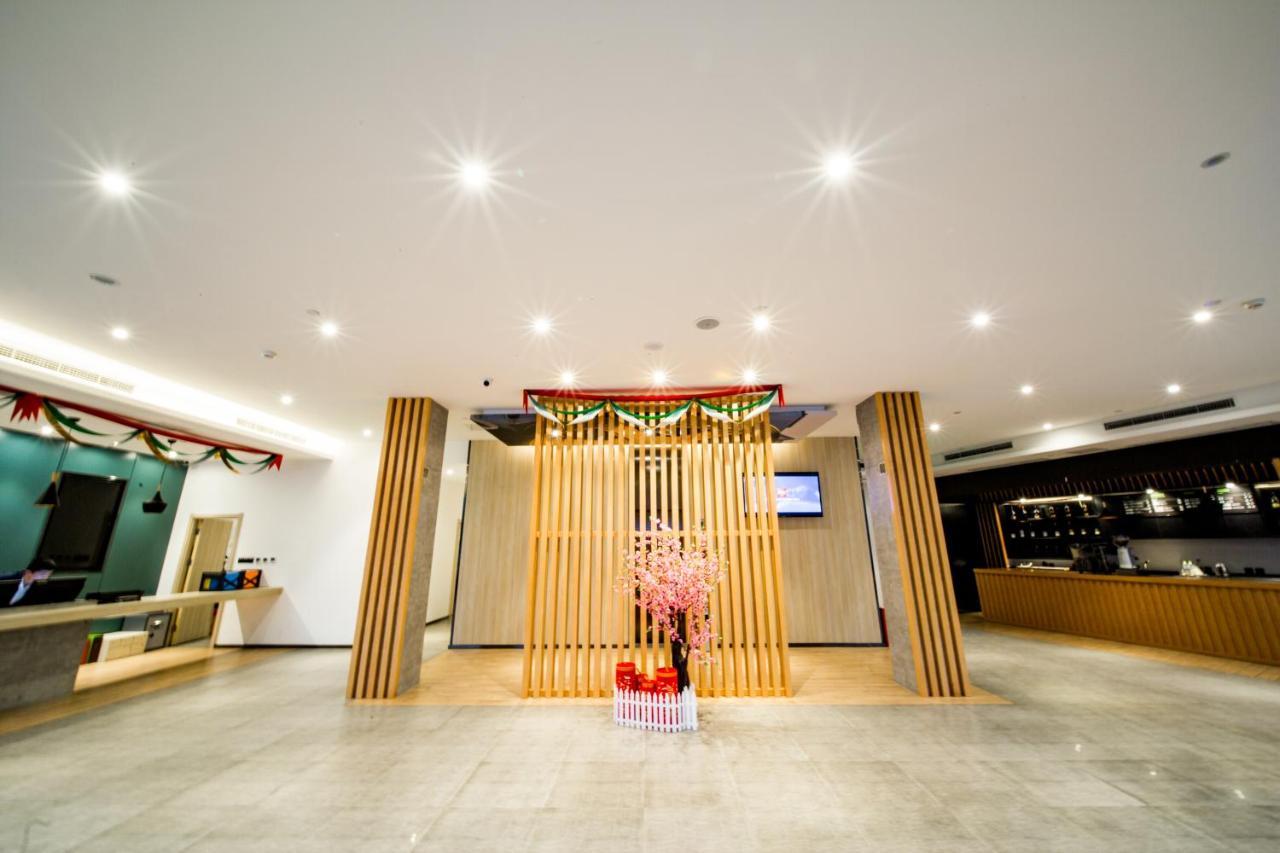 Ibis Chengdu Meizhou Center Екстер'єр фото