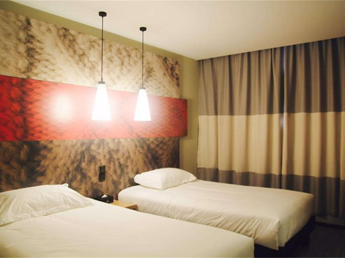 Ibis Chengdu Meizhou Center Екстер'єр фото