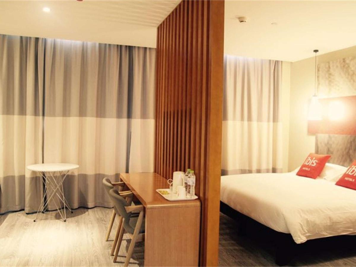 Ibis Chengdu Meizhou Center Екстер'єр фото